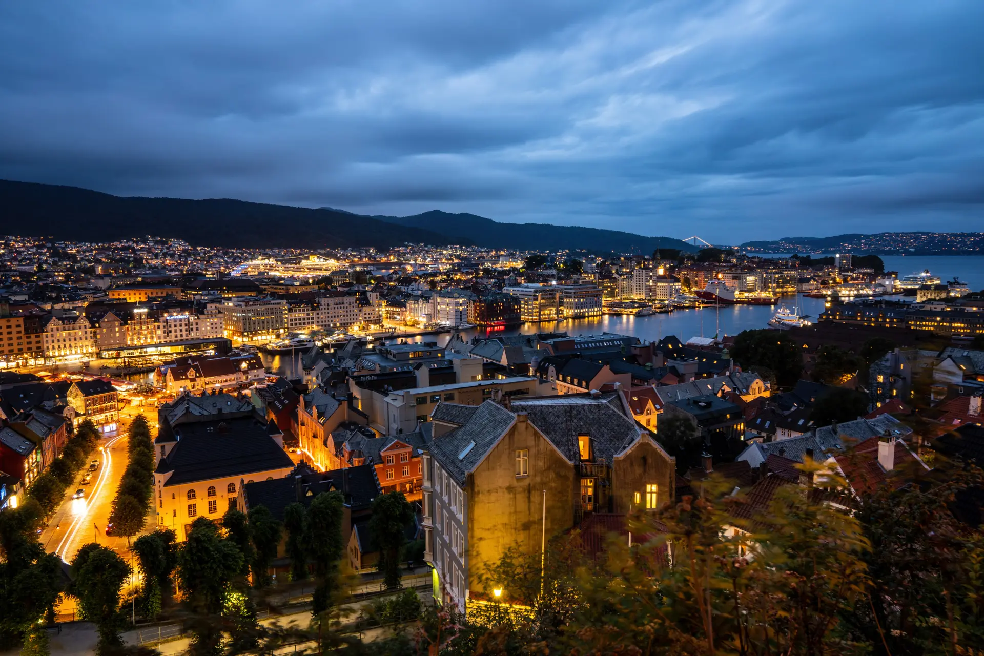 Norwegen - Bergen bei Nacht