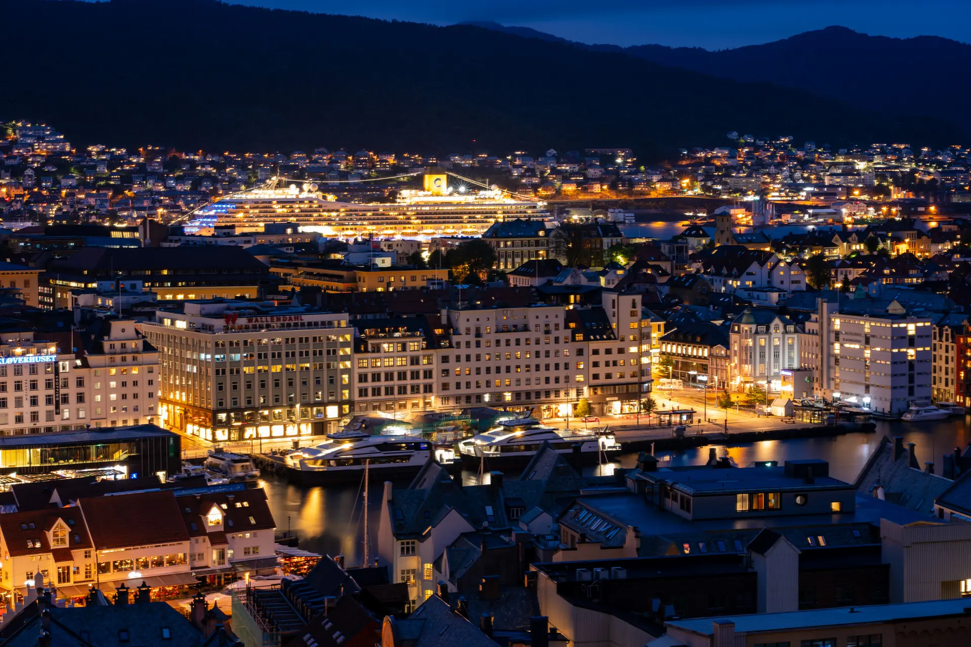 Norwegen - Bergen bei Nacht