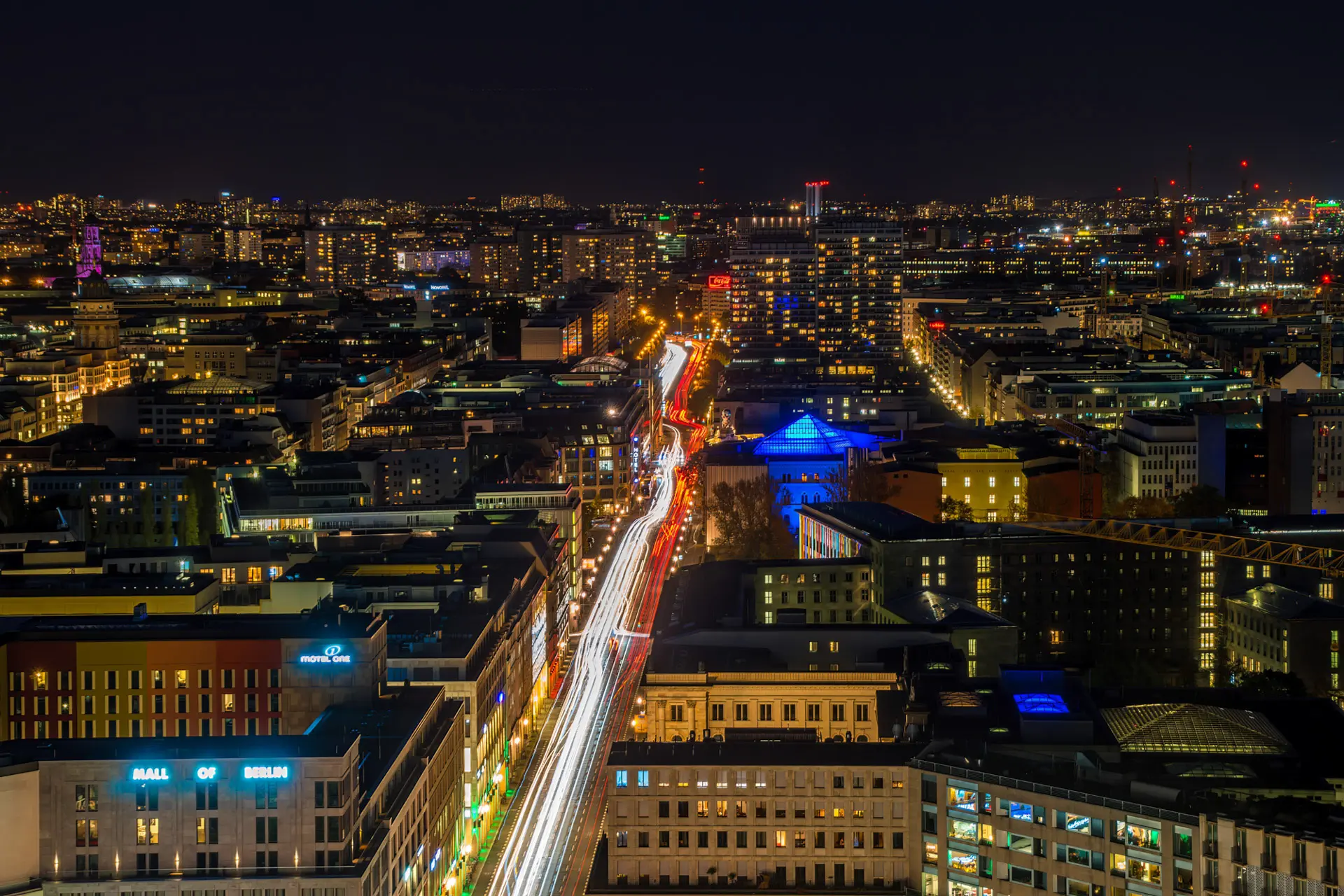 Berlin von oben bei Nacht