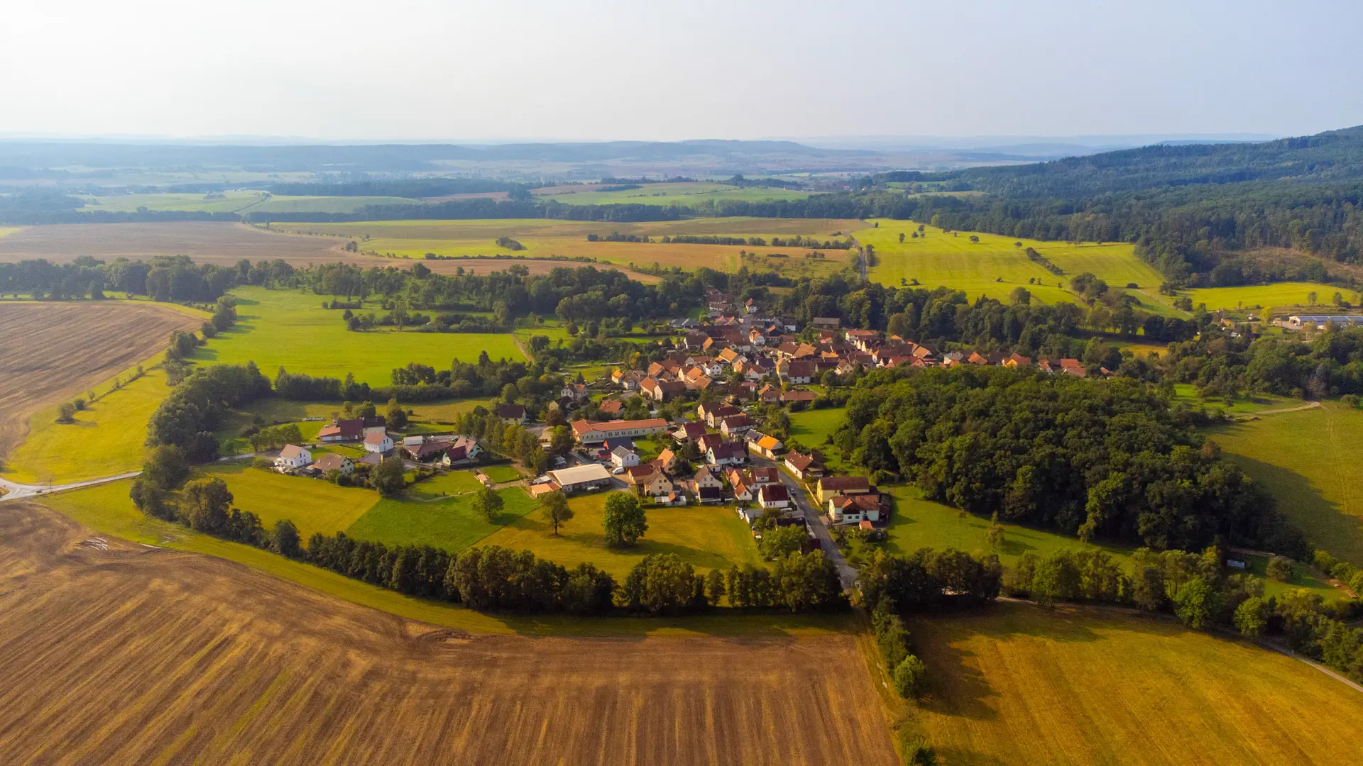 Dorf Gleichamberg in Thüringen aus der Luft