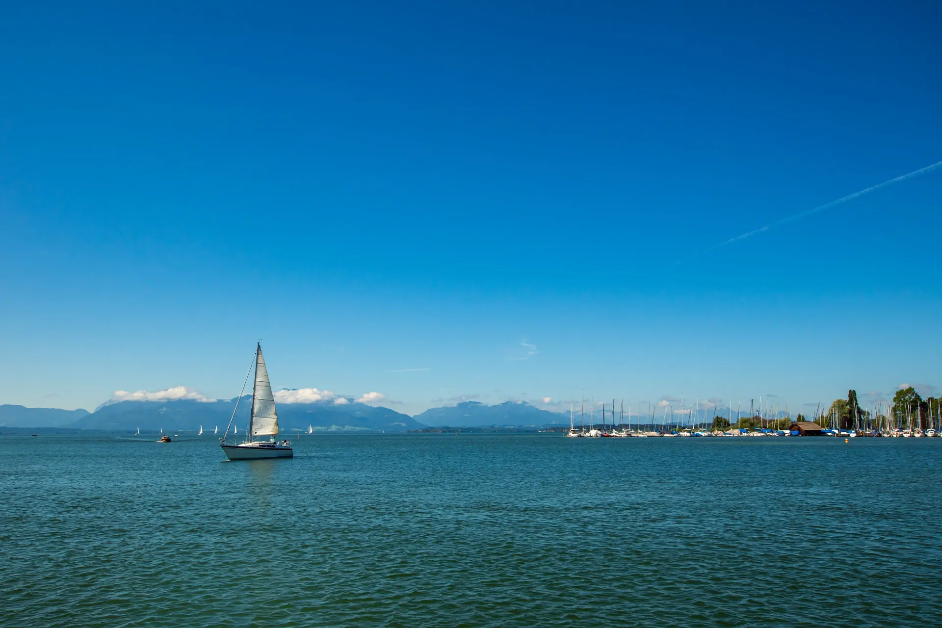 Chiemsee mit Alpen